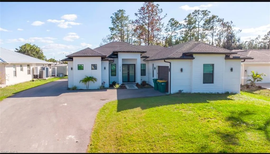 2740 35th Avenue NE, Naples
